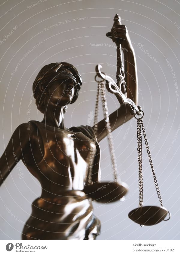 Justitia - Symbol für Recht und Gerechtigkeit Studium Beruf Business Zeichen Symbole & Metaphern Statue Bronze blind Gleichgewicht Legislative Anwalt