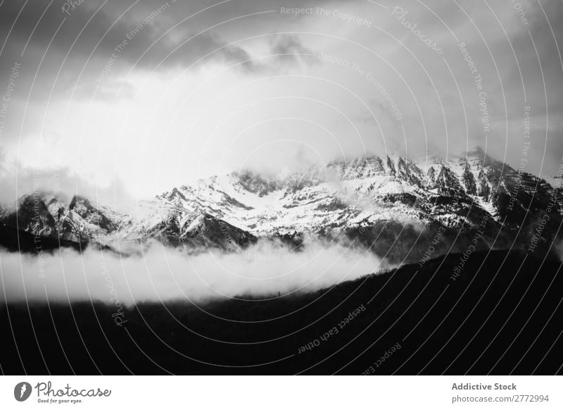 Schwarzweiße Schneeberge Berge u. Gebirge Landschaft Wolken Himmel Natur Aussicht wandern Eis alpin Hügel Gipfel Höhe Winter Panorama (Bildformat) schön kalt