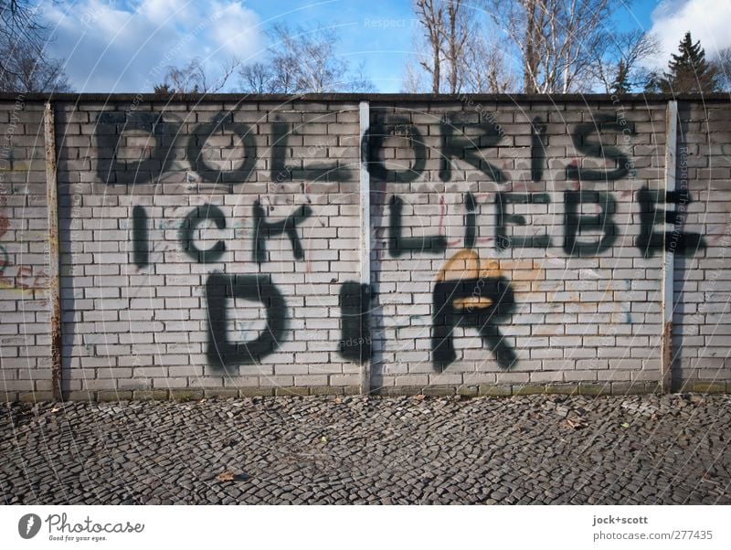 D O L O R I S Wolken Kreuzberg Bürgersteig Liebe Glück einzigartig Leidenschaft Verliebtheit Gefühle Lebensfreude Optimismus Pflastersteine Dialekt