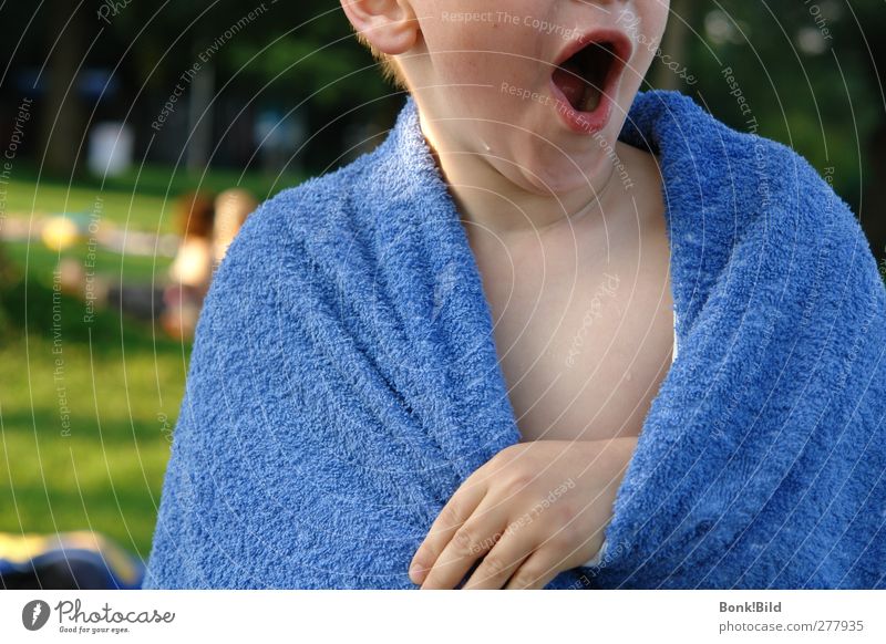Wwwwwwoooaa! Mensch Kind Junge Kindheit Leben 1 3-8 Jahre schreien nass blau Farbfoto Außenaufnahme Tag Oberkörper Nur ein Junge Anschnitt Gesichtsausschnitt