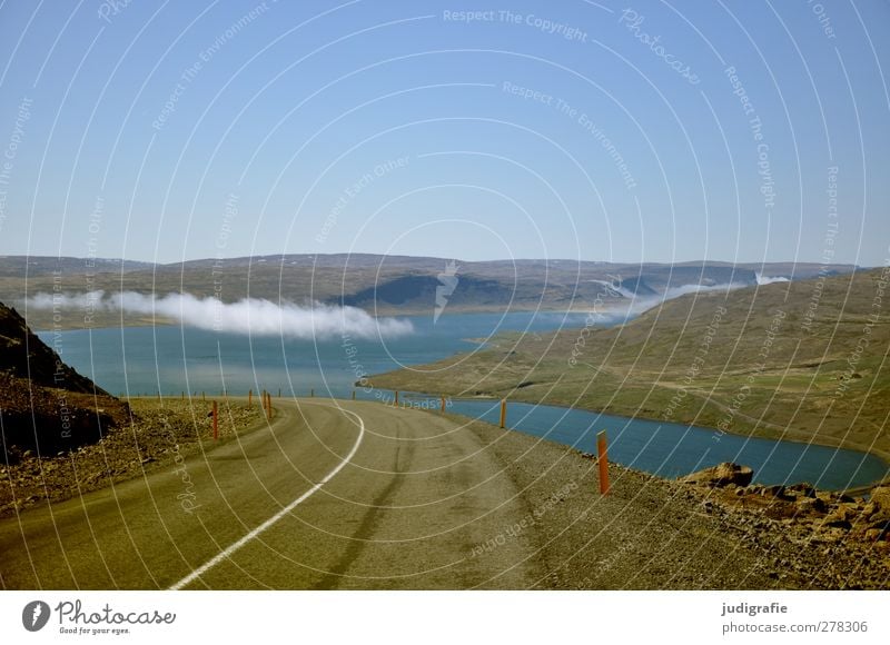 Island Umwelt Natur Landschaft Himmel Wolkenloser Himmel Klima Schönes Wetter Hügel Felsen Fjord Verkehr Verkehrswege Straße Ferien & Urlaub & Reisen