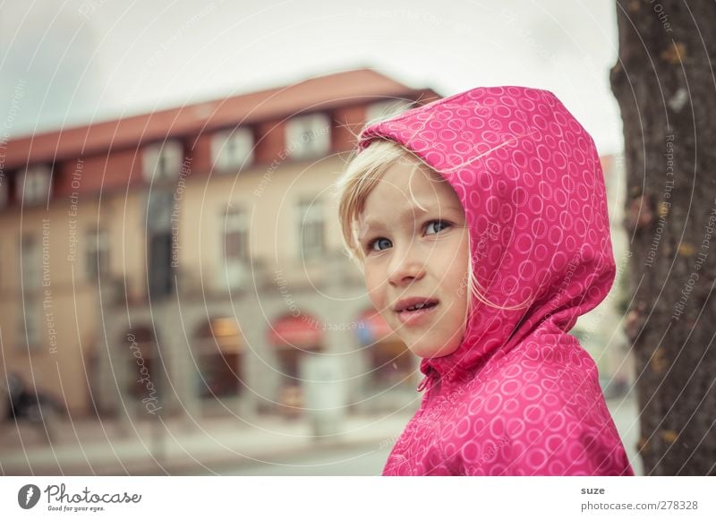Rainy Day Lifestyle Haare & Frisuren Gesicht Freizeit & Hobby Kind Mensch Kleinkind Mädchen Kindheit Kopf 3-8 Jahre Wetter schlechtes Wetter Wind Mode Jacke