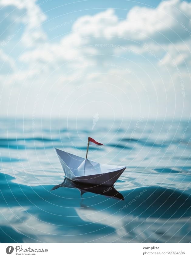 Ein Boot aus Papier Freude Glück Gesundheit Wohlgefühl Schwimmen & Baden Ferien & Urlaub & Reisen Tourismus Ferne Freiheit Sommer Sommerurlaub Strand Meer