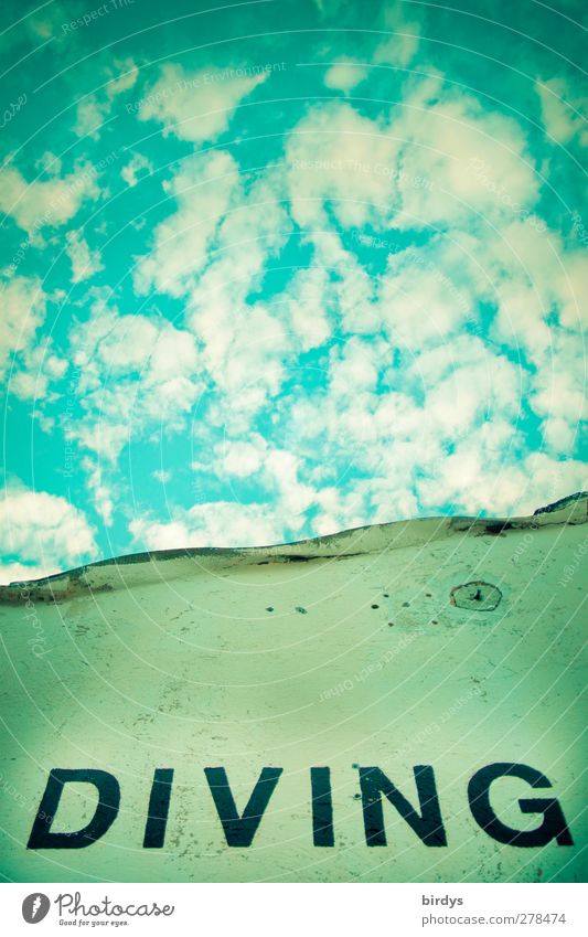 abtauchen Wolken Schriftzeichen blau Perspektive Fassade Schlagwort Großbuchstabe Lateinische Schrift Wolkenhimmel türkis Englisch Himmelsstürmer himmelwärts