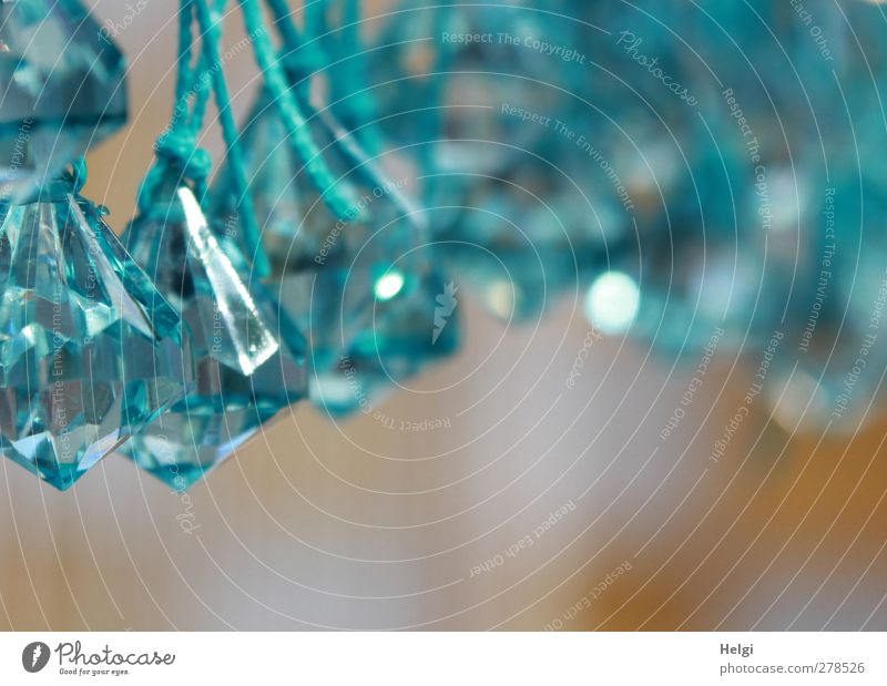 Glitzerkram... Dekoration & Verzierung Kitsch Krimskrams Glas Kristalle Schnur Knoten glänzend hängen ästhetisch außergewöhnlich eckig blau braun weiß bizarr