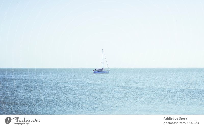 Boot zwischen den Wellen auf der Wasseroberfläche Wasserfahrzeug winken Oberfläche Niederlande platschen fliegend Meer Sonnenstrahlen Wetter winkend natürlich