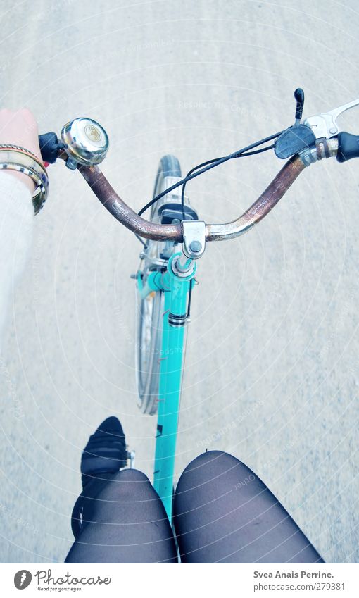 bicycle day! feminin Junge Frau Jugendliche Beine Fuß 1 Mensch Schotterweg Straße Fahrzeug Fahrrad Mode Strumpfhose Leggings Accessoire Schmuck Armband Armreif