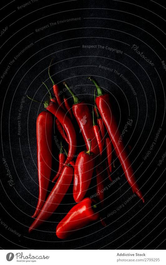 Frische rote und würzige Chilischoten Lebensmittel rot grün grün Gemüse heiß Cayenne frisch Hintergrundbild Pfeffer organisch Zutaten Paprika Makroaufnahme
