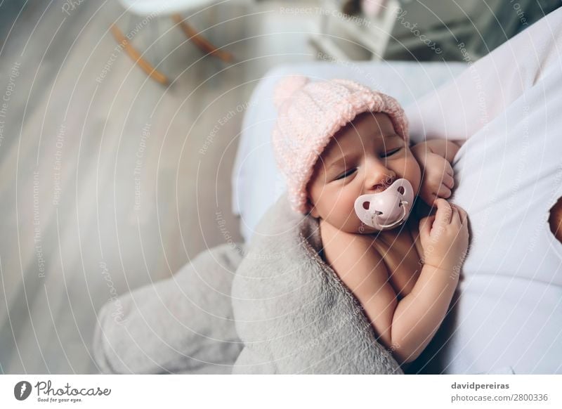 Neugeborenes Baby Mädchen mit Schnuller schlafen Lifestyle schön Gesicht Windstille Kind Mensch Frau Erwachsene Familie & Verwandtschaft Kindheit Liebe