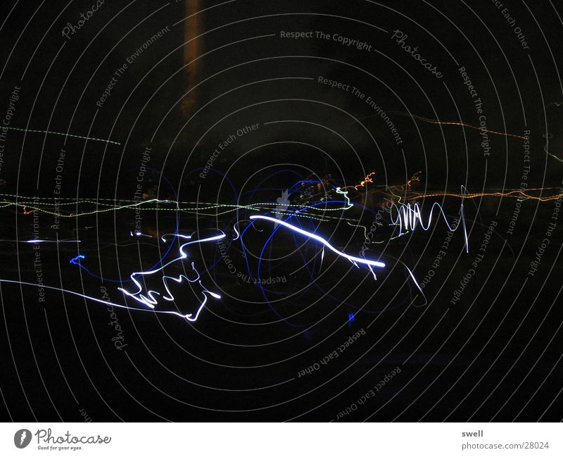 Nachtschwärmer Licht Langzeitbelichtung mehrfarbig Bewegung Farbe