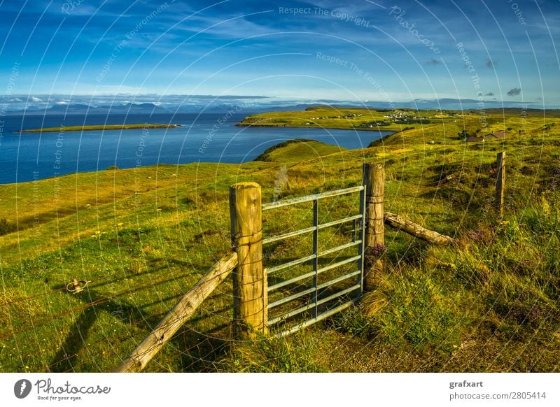 Geschlossenes Tor auf der Isle of Skye in Schottland Atlantik Ausgang Eingang Großbritannien Haus Hebriden Heidekrautgewächse Horizont Insel Küste ländlich