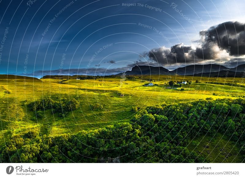 Landschaft mit Old Man Storr auf Isle of Skye in Schottland Berge u. Gebirge Einsamkeit Erholung friedlich Großbritannien Haus Highlands Himmel Hintergrundbild