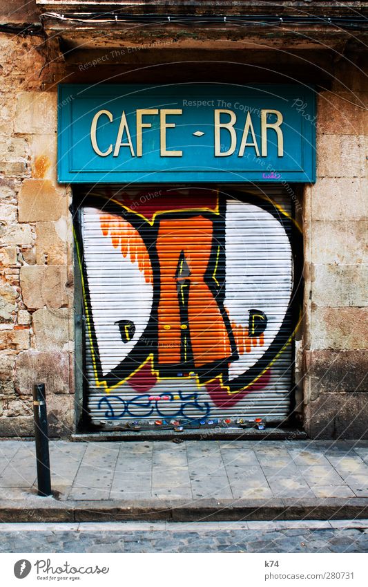 CAFE BAR DAD Bar Cocktailbar Gastronomie Stadt Haus Mauer Wand Fassade Tür Straße Stein Holz Metall Graffiti warten blau orange Coolness Typographie Café