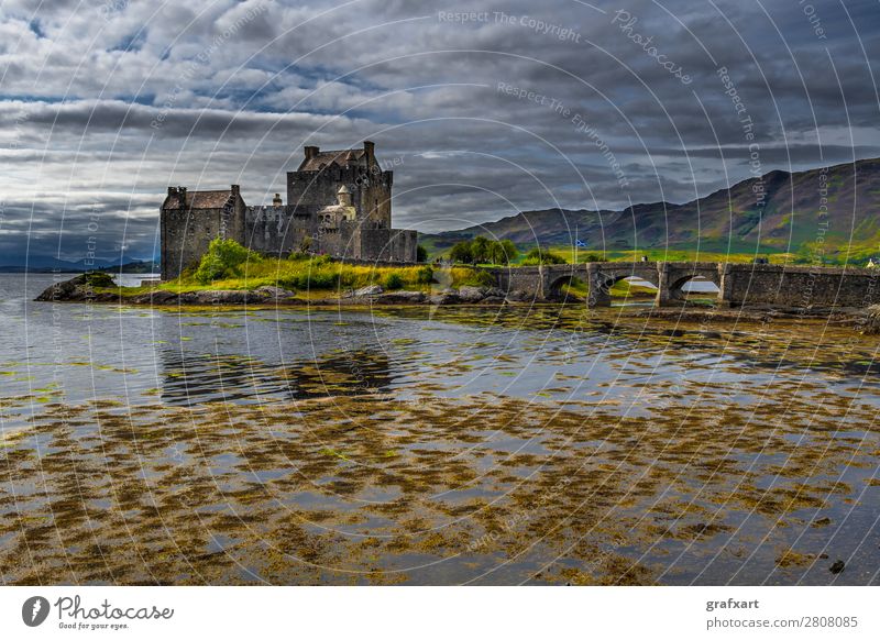 Eilean Donan Castle am Loch Duich in Schottland alt Architektur Brücke Burg oder Schloss clan Festung Gebäude Vergangenheit Großbritannien Highlands historisch