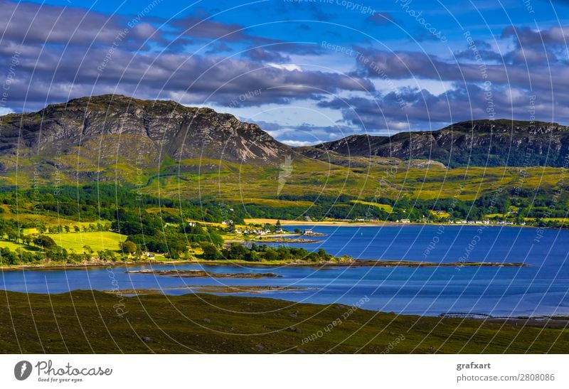 Ausblick vom Applecross Pass auf Loch Kishorn in Schottland applecross Atlantik Berge u. Gebirge Bucht Dorf friedlich Großbritannien Hafen Haus Highlands