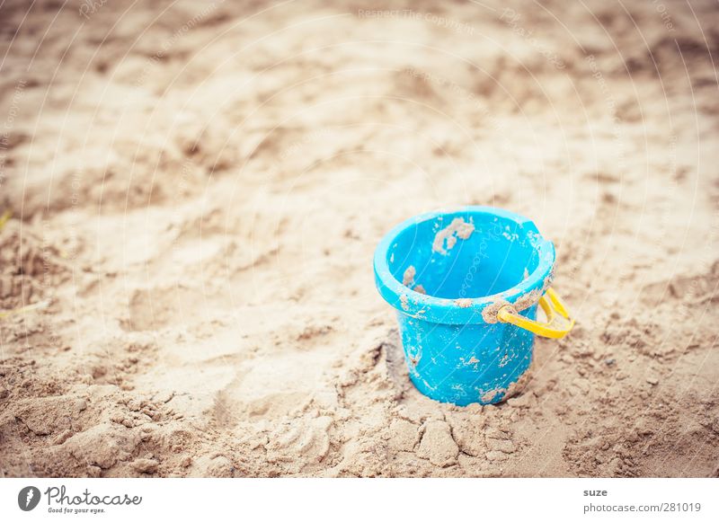 Eimerchen Lifestyle Spielen Ferien & Urlaub & Reisen Sommer Strand Kindheit Umwelt Natur Urelemente Sand Schönes Wetter Spielzeug Kunststoff authentisch klein
