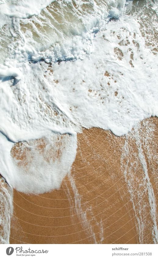 Schaumbad Natur Strand Meer nass Brandung Gischt Wellen Wellenschlag Sand Küste Swakopmund Namibia Außenaufnahme Menschenleer