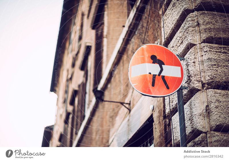 Ikone eines kleinen Mannes mit dem verbotenen Zeichen Plakette belasten Business Geschäftsmann Comic Kette Großstadt Design Hand schwer Halt Mensch Humor Witz