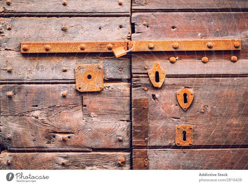 Alte Tür mit vielen Türschlössern - ein lizenzfreies Stock Foto von  Photocase