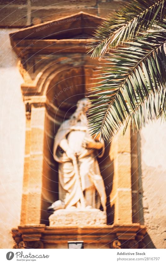 Detailansicht der typischen städtischen sizilianischen Dekoration in Sizilien, Italien. Textur-Hintergrund Detailaufnahme Architektur Europa Haus mediterran