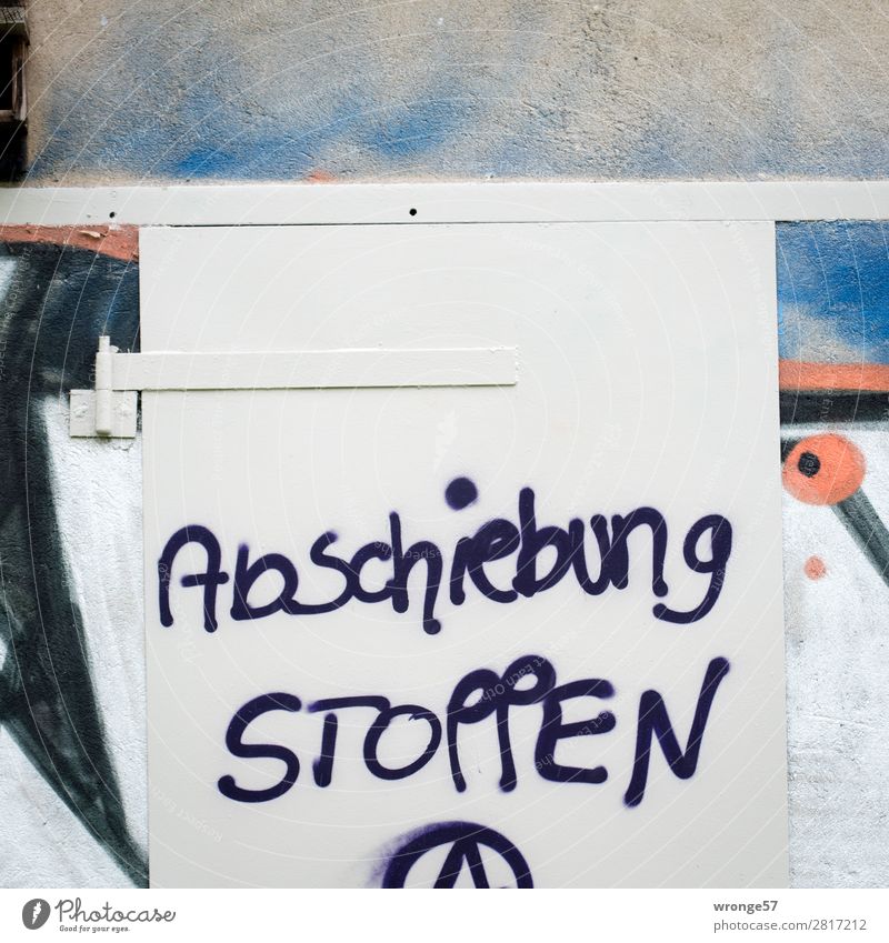 Abschiebung STOPPEN Schriftzeichen Graffiti rebellisch Stadt blau rot schwarz weiß Stimmung Optimismus Solidarität Hilfsbereitschaft rebellieren