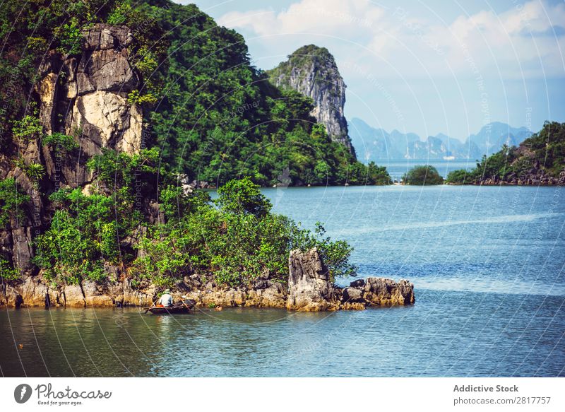 Malerische Meereslandschaft. Ha Long Bay, Vietnam Halong Bay Bucht Asien Insel Wahrzeichen Felsen blau asiatisch Kreuzfahrt grün Baum Süden Vietnamesen