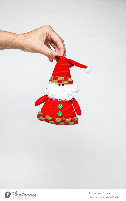 Hand haltend Weihnachtsmann Spielzeug Weihnachten & Advent Dekoration & Verzierung Kugel Mensch Feste & Feiern Winter heimwärts Geschenk Jahreszeiten hell