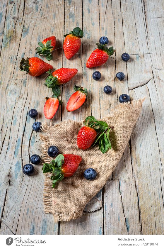 Mischung aus Erdbeeren und Heidelbeeren Frucht Hintergrundbild Brombeeren Gesundheit Lebensmittel Frühstück Abendessen Blaubeeren mehrfarbig lecker Dessert