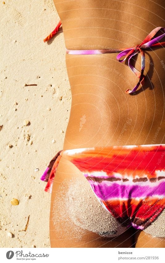 remember last summer Frau Mensch liegen Mädchen Strand Sand Sandstrand Hinterteil Gesäß Rücken Bikini Erotik attraktiv Einsamkeit Vogelperspektive Haut
