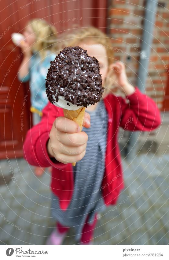 Ma' lecken? Speiseeis - ein lizenzfreies Stock Foto von ...