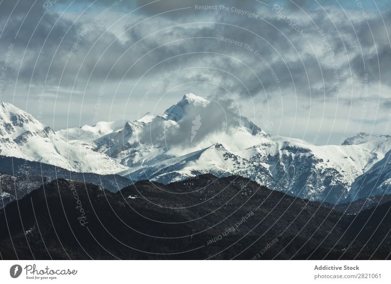 Malerische Aussicht auf die verschneiten Berge Berge u. Gebirge Reichweite Schnee Panorama (Bildformat) Landschaft Wolkendecke Tourismus Winter natürlich