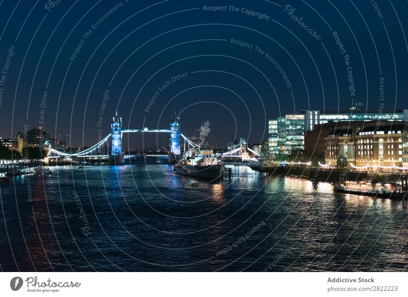 Leuchtender Stadtdamm in der Nacht Skyline Stauanlage Tourismus Brücke London Wahrzeichen England Licht Architektur Ferien & Urlaub & Reisen Strukturen & Formen
