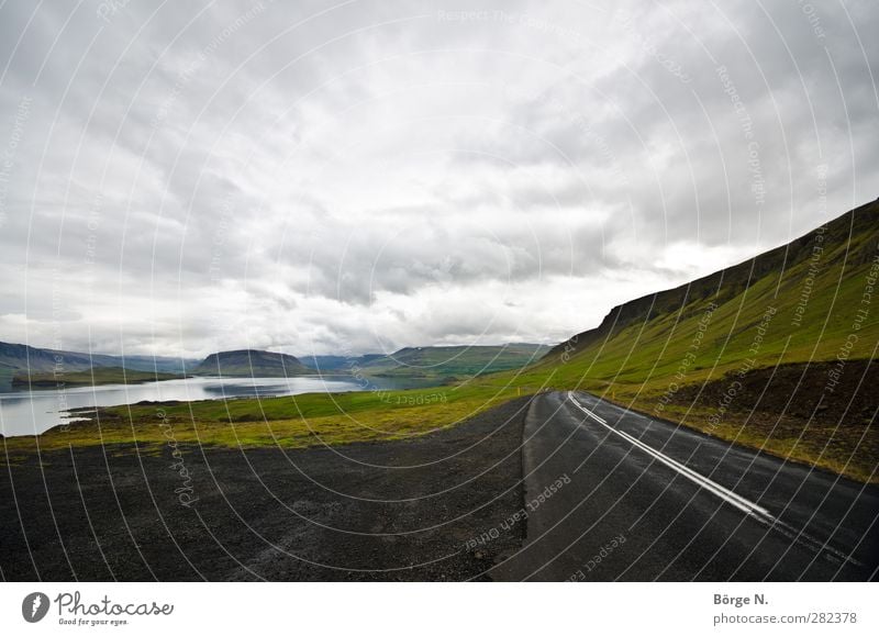 Icelandic Road Ferien & Urlaub & Reisen Natur Landschaft Himmel Wolken Hügel Fjord Island Verkehrswege Straße außergewöhnlich fantastisch Ferne Farbfoto
