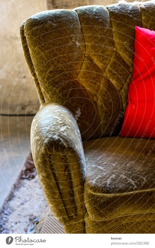 Sitzgelegenheit | Chamansülzsessel Häusliches Leben Wohnung einrichten Innenarchitektur Dekoration & Verzierung Sessel Polstersessel Kissen alt weich grün rot