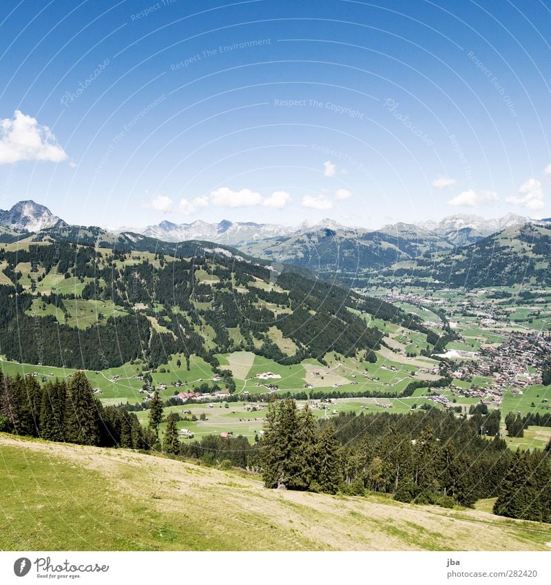 Gstaad Tourismus Ausflug Sommer Berge u. Gebirge wandern Natur Landschaft Wolken Herbst Schönes Wetter Feld Wald Alpen Gipfel Dorf ästhetisch Hügel Bergkette