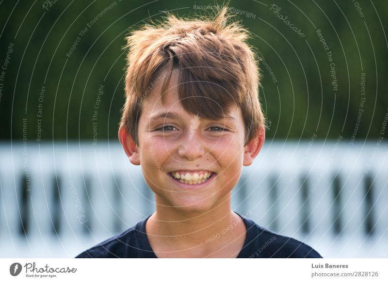 Sommer-Porträt Lifestyle Gesundheit Mensch maskulin Kind Kopf 1 8-13 Jahre Kindheit Lächeln Spielen frei Freundlichkeit Fröhlichkeit frisch Glück lustig
