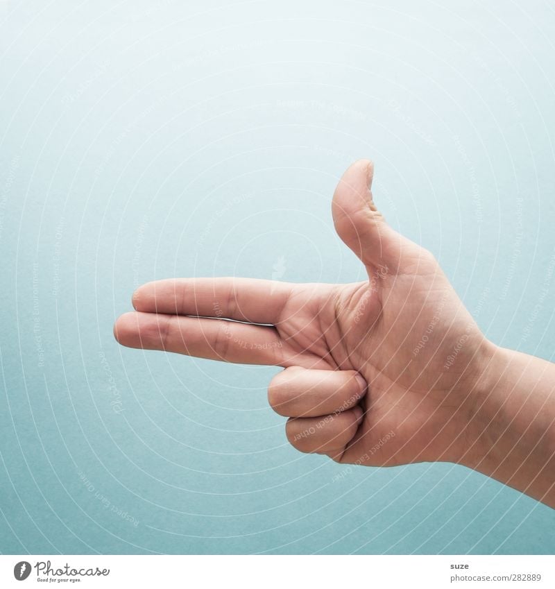 Fotoshoot Haut Arme Hand Finger Zeichen Kommunizieren Coolness einfach hell trendy bedrohlich Mittelfinger Daumen Zeigefinger hell-blau gestikulieren Europäer