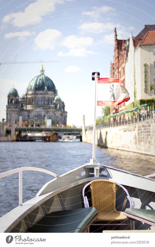 Bootstour Haus Dom Bauwerk Gebäude Architektur Sehenswürdigkeit Wahrzeichen Deutscher Dom Schifffahrt Bootsfahrt Wasserfahrzeug An Bord fahren