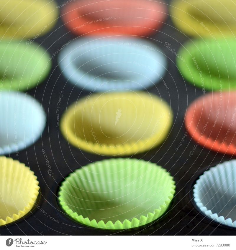 Muffins Kuchen Ernährung Schalen & Schüsseln mehrfarbig Backform Backblech Farbfoto Muster Menschenleer Ausstechform backen