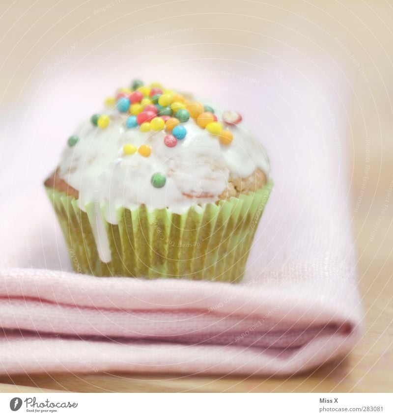 Zucker Lebensmittel Teigwaren Backwaren Kuchen Süßwaren Ernährung lecker süß Muffin Backform Zuckerguß Zuckerperlen Farbfoto mehrfarbig Menschenleer