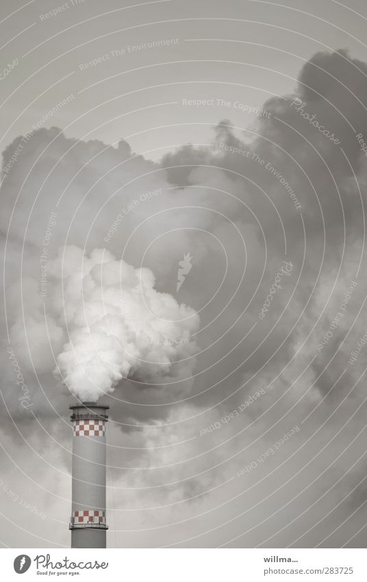 Dicker Qualm aus dem Schornstein - Hans Dampf in allen Gassen Energiewirtschaft Rauchen grau Umweltverschmutzung Wasserdampf Heizkraftwerk Luftverschmutzung