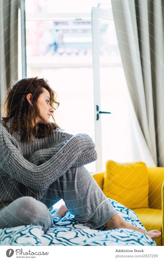 Melancholische Frau Beim Sitzen Und Waschen Im Bad Ein Lizenzfreies Stock Foto Von Photocase 