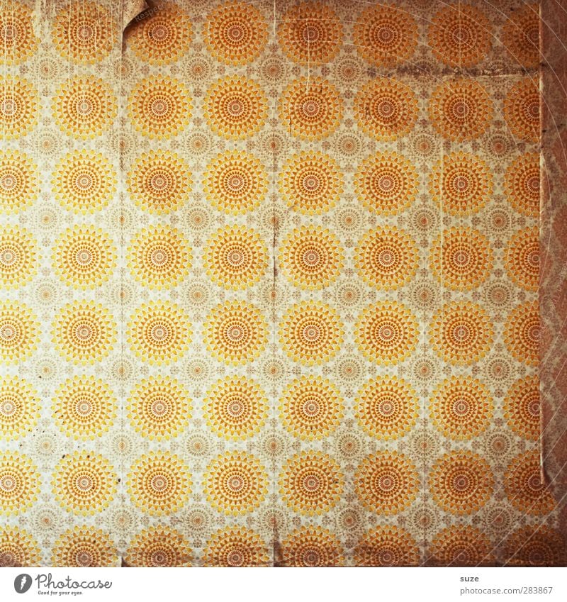 Sonnenbrand Stil Design Häusliches Leben Wohnung Dekoration & Verzierung Tapete Raum Mauer Wand alt authentisch kaputt retro rund trist trocken Wärme gelb