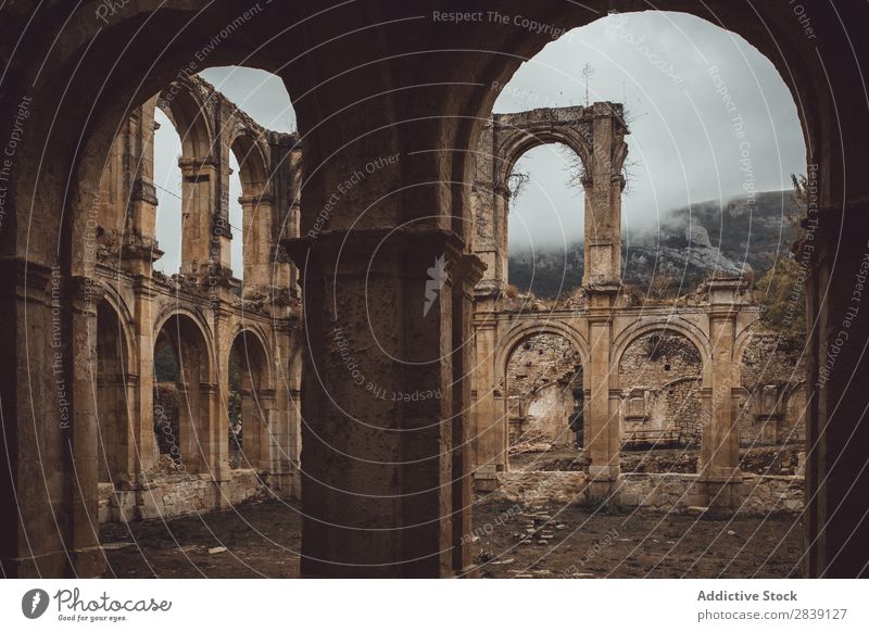Ruinen eines alten Klosters ruiniert Architektur Santa Maria de Rioseco (Santa Maria de Rioseco) Wahrzeichen mittelalterlich antik Ferien & Urlaub & Reisen
