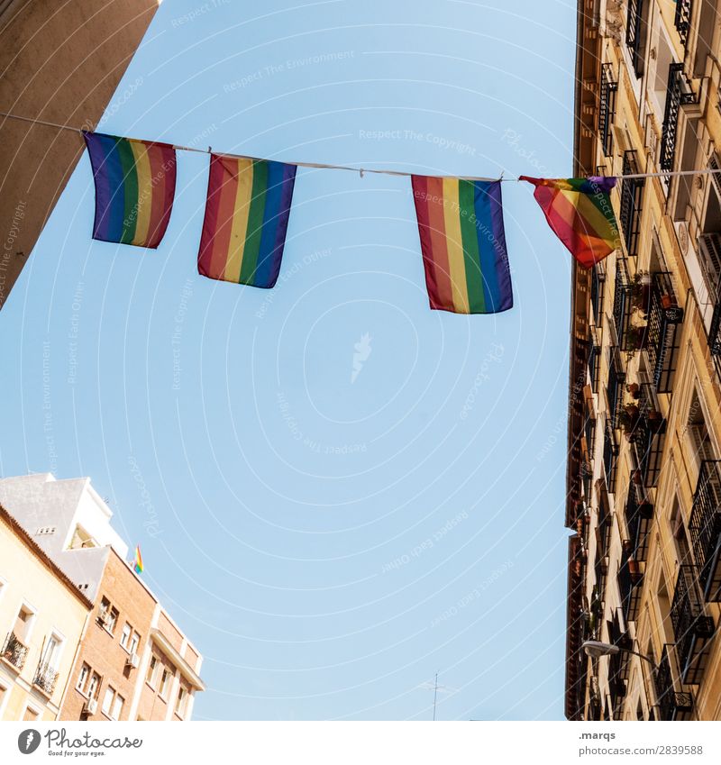 LGBT Wolkenloser Himmel Schönes Wetter Haus Fassade Häuserzeile Zeichen Fahne Feste & Feiern Sex Sexualität Christopher Street Day Toleranz Partnerschaft