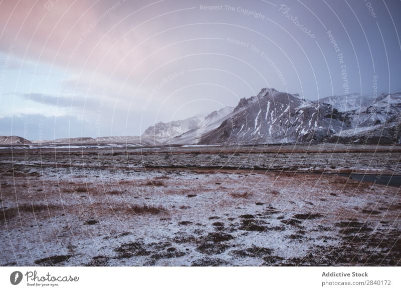 Einfrieren der isländischen Landschaft kalt Schnee Island Wüste Wildnis Wolken Aussicht Tal Eis Berge u. Gebirge wild natürlich Landen Felsen Park vulkanisch