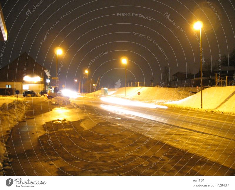 streetstyle Laterne Straßenbeleuchtung Langzeitbelichtung PKW Beleuchtung Schnee