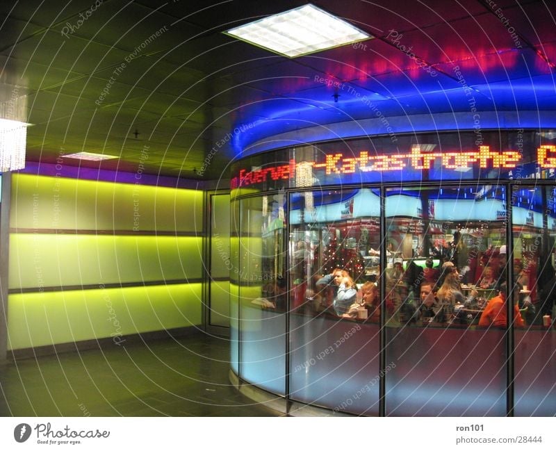 KATASTROPHE Café Restaurant grün Desaster Lampe Architektur blau Mensch Ernährung