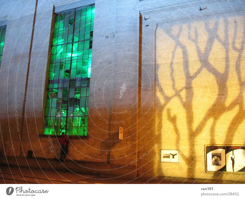 beleuchtung Gebäude Fabrikhalle Wand Fenster gelb Architektur Beleuchtung gün orange Projektion