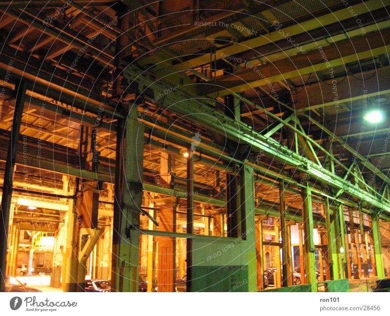 halle Fabrikhalle Parkhaus Stahl Stahlverarbeitung Architektur Baugerüst einstellhalle